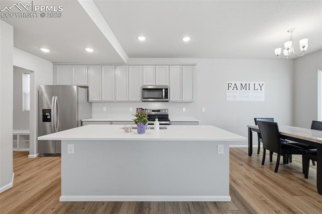 Image 15 of 33: Kitchen