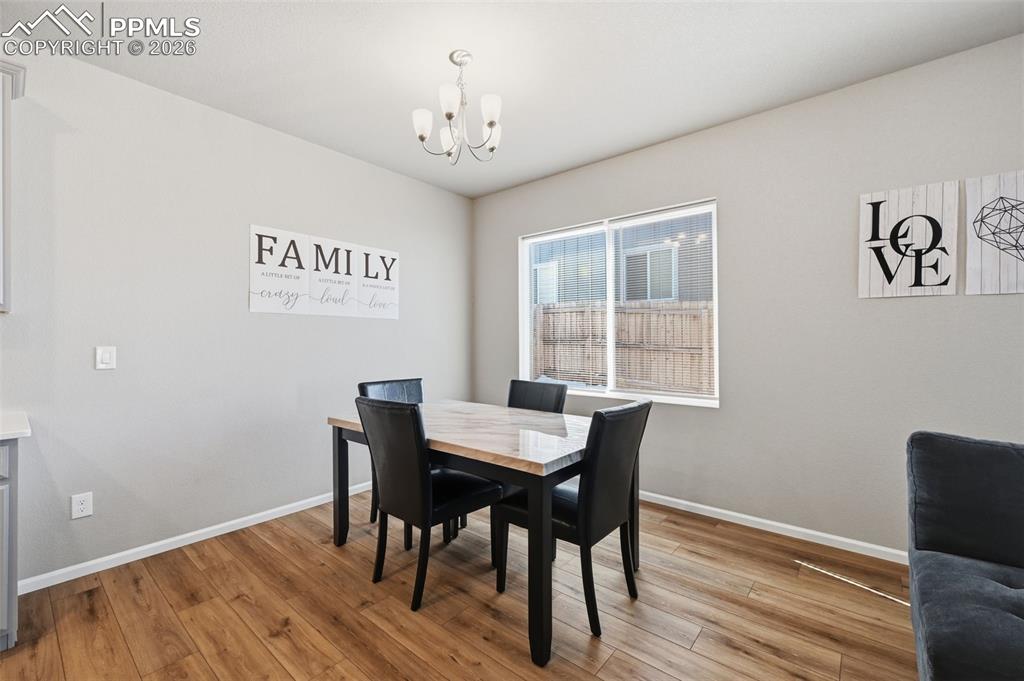 Image 17 of 33: Dining Area