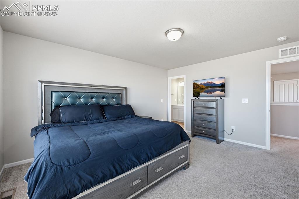 Image 21 of 33: Bedroom