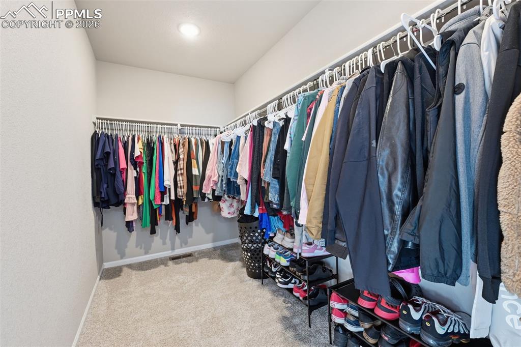 Image 24 of 33: Closet