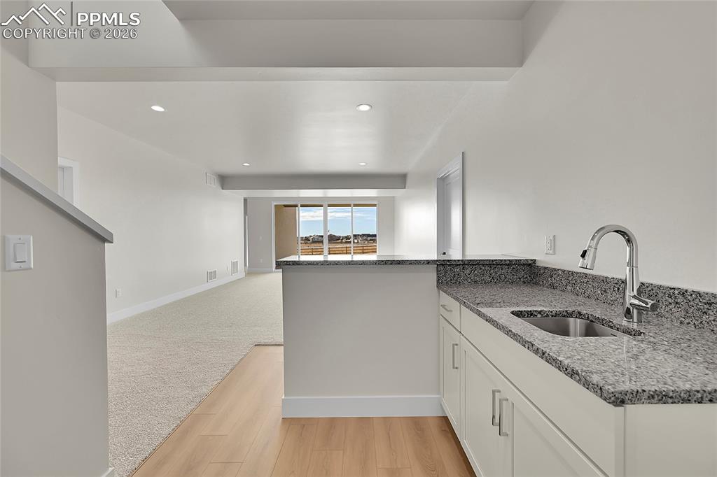 Image 25 of 46: Kitchen