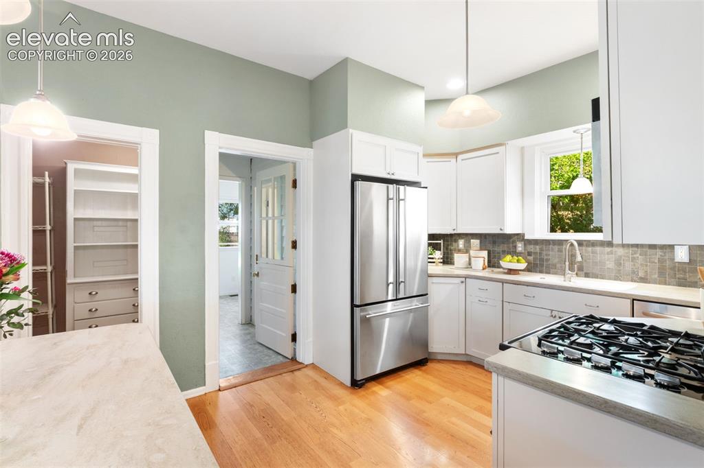Image 10 of 42: Kitchen