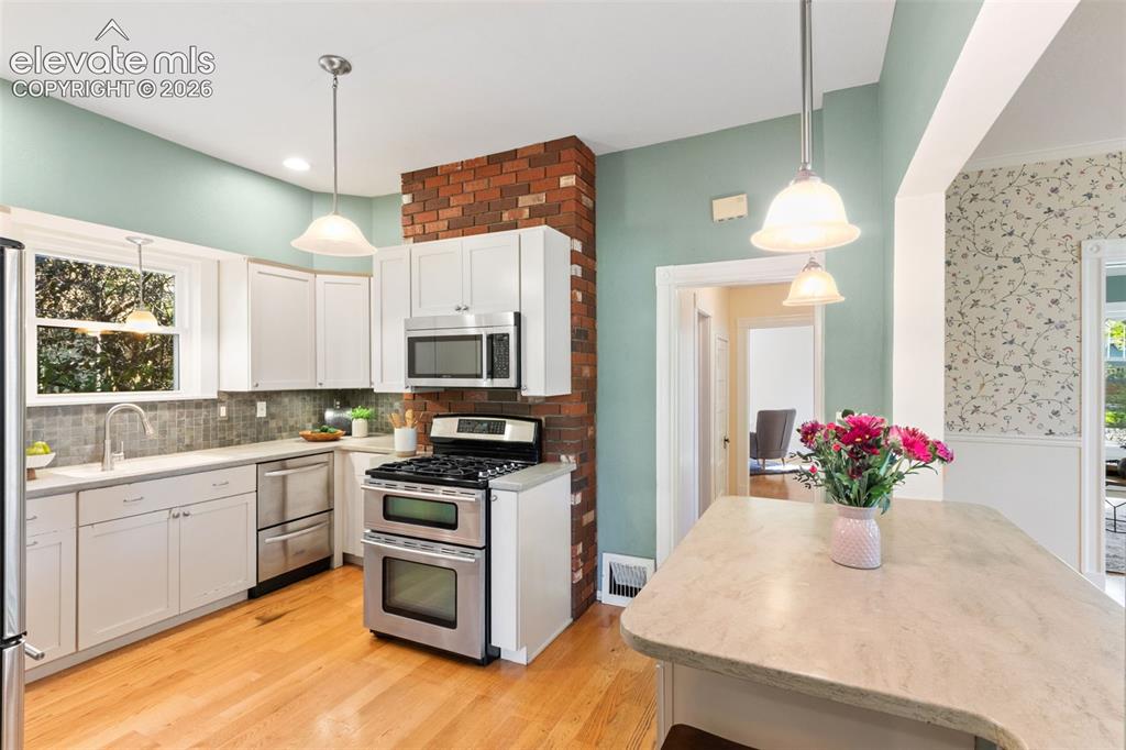 Image 11 of 42: Kitchen