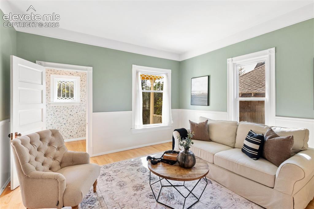 Image 4 of 42: Family Room