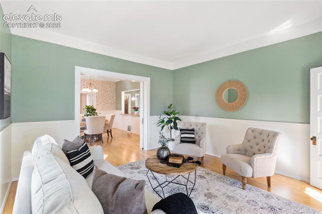 Image 5 of 42: Family Room