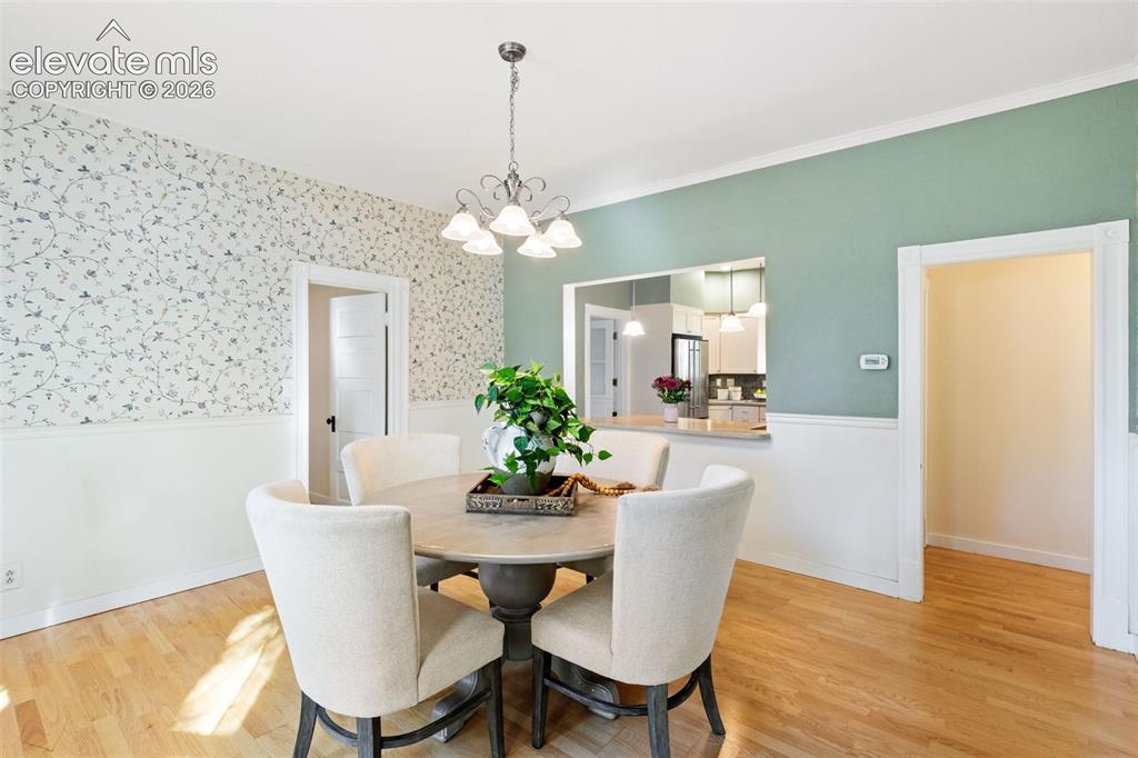 Image 7 of 42: Dining Area