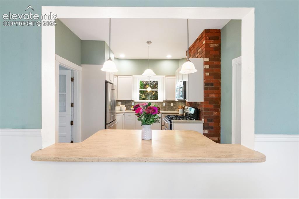 Image 9 of 42: Kitchen