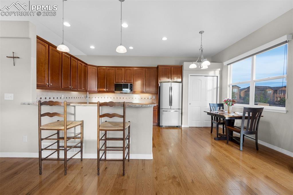 Image 13 of 50: Granite, hickory floors, stainless steel