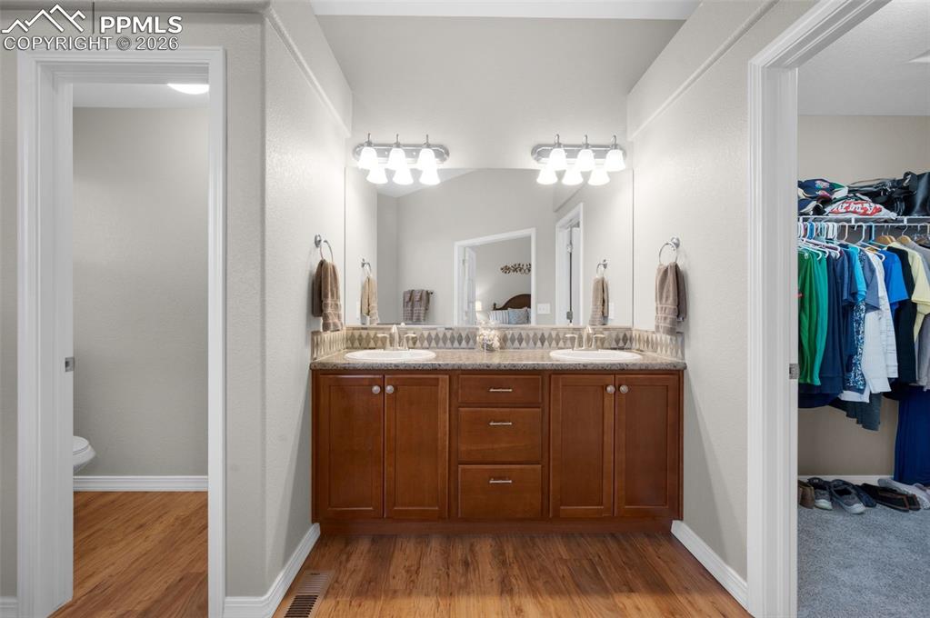 Image 25 of 50: Double vanity - 5pc