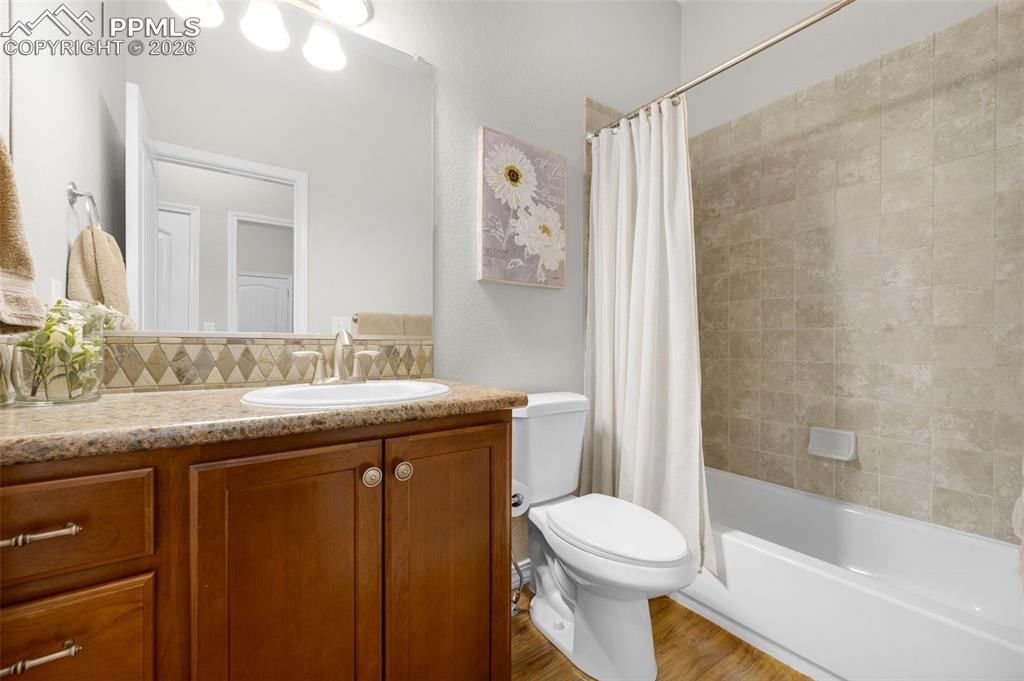 Image 29 of 50: full bath on main