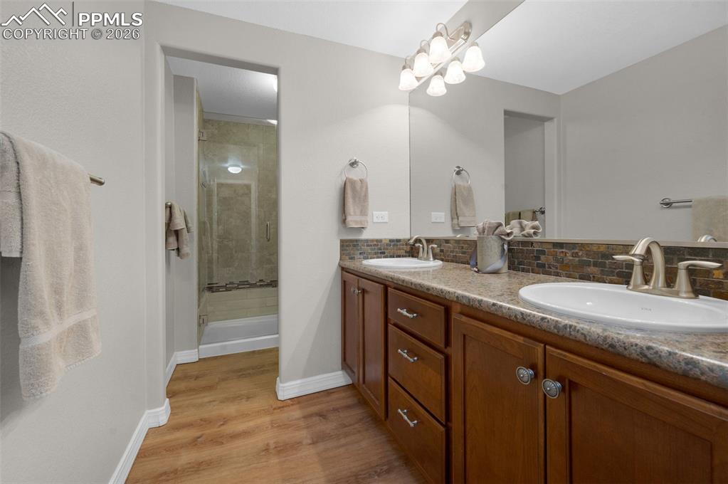 Image 37 of 50: Bathroom