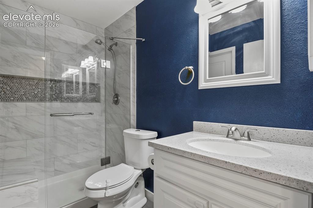 Image 20 of 27: Bathroom