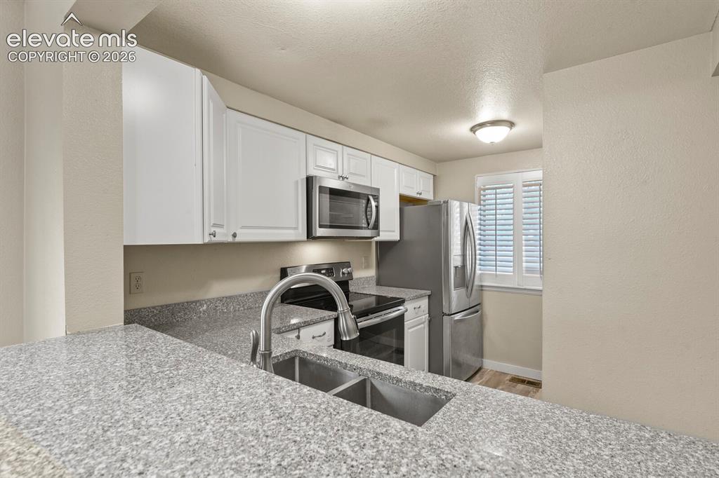 Image 6 of 27: Kitchen