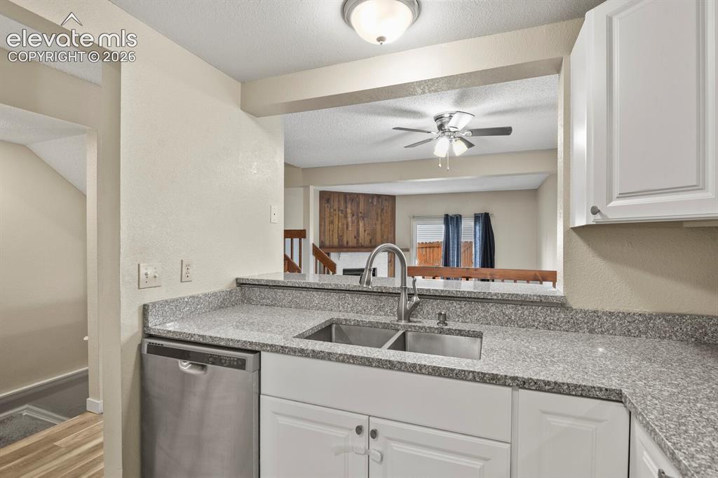 Image 8 of 27: Kitchen