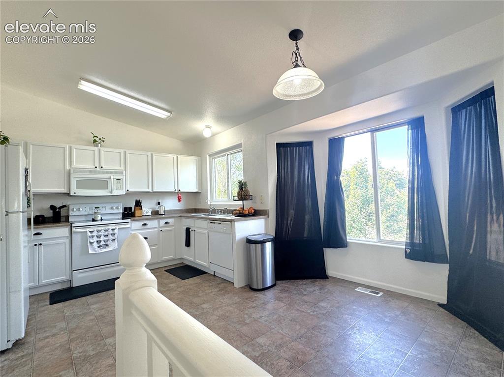 Image 2 of 40: Kitchen