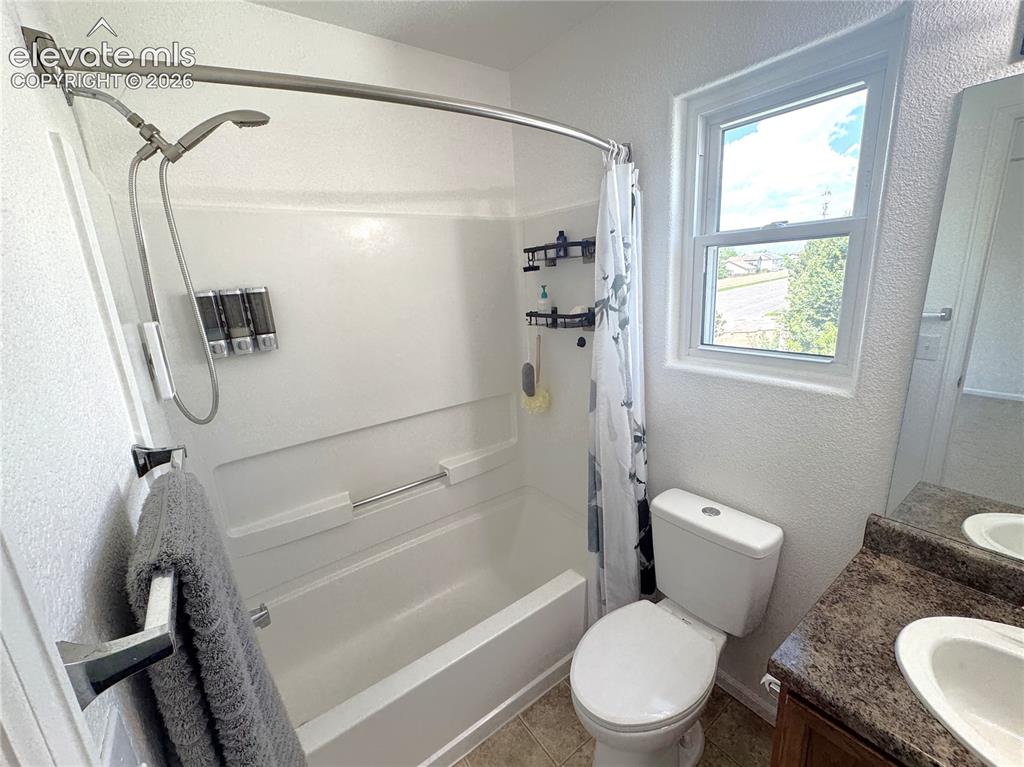 Image 21 of 40: Bathroom