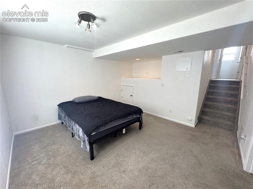 Image 31 of 40: Bedroom