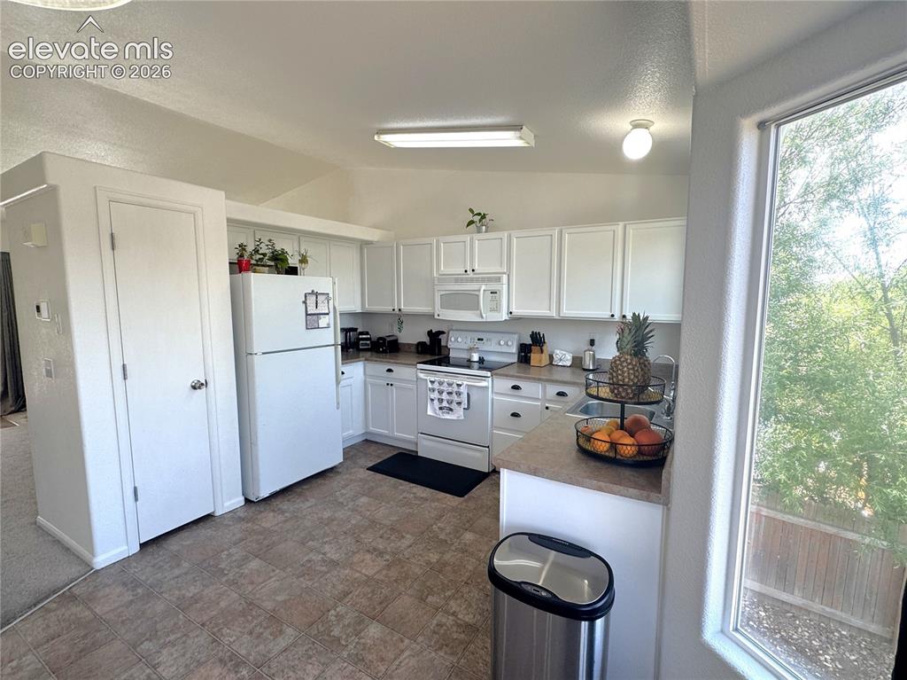 Image 8 of 40: Kitchen