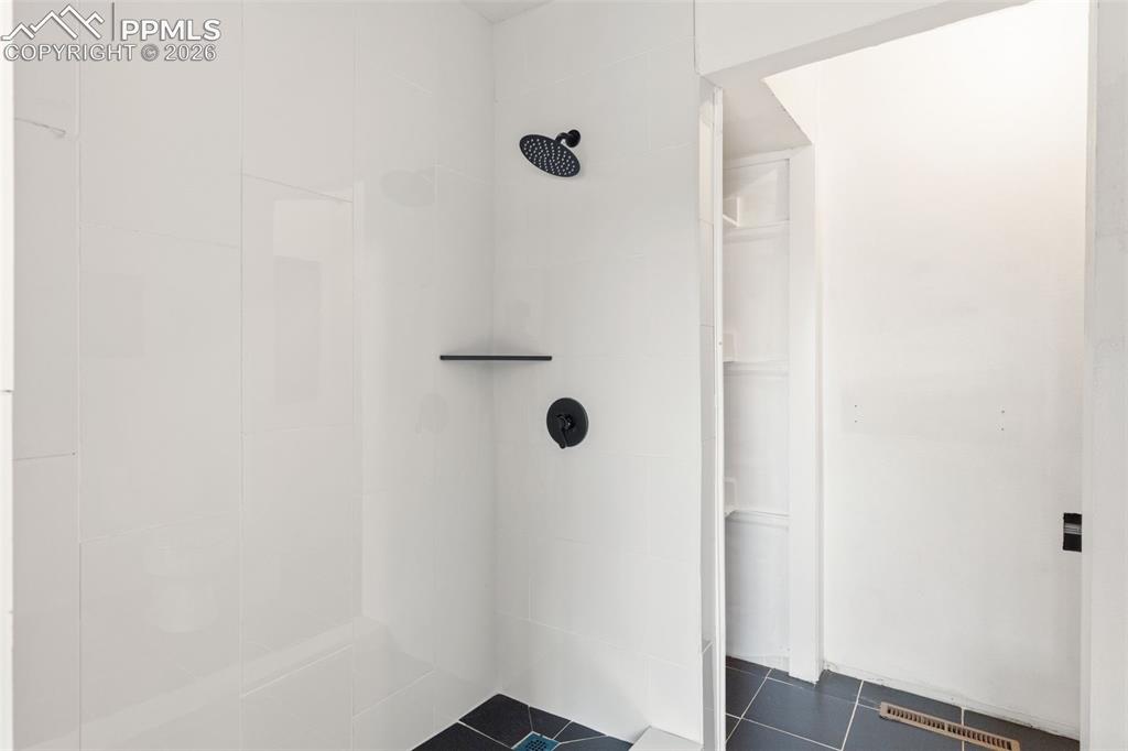 Image 10 of 34: Bathroom