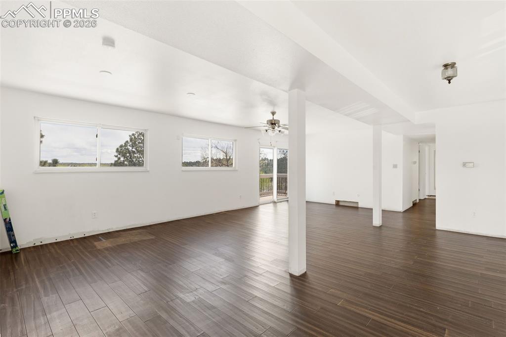 Image 17 of 34: Living Room