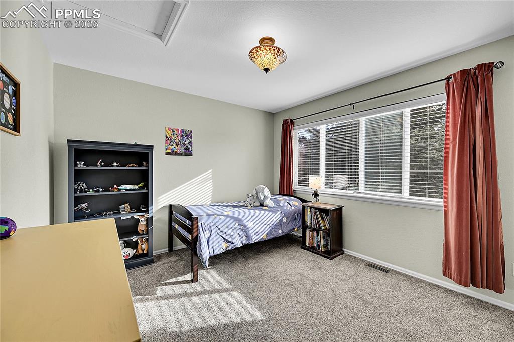 Image 21 of 44: Bedroom