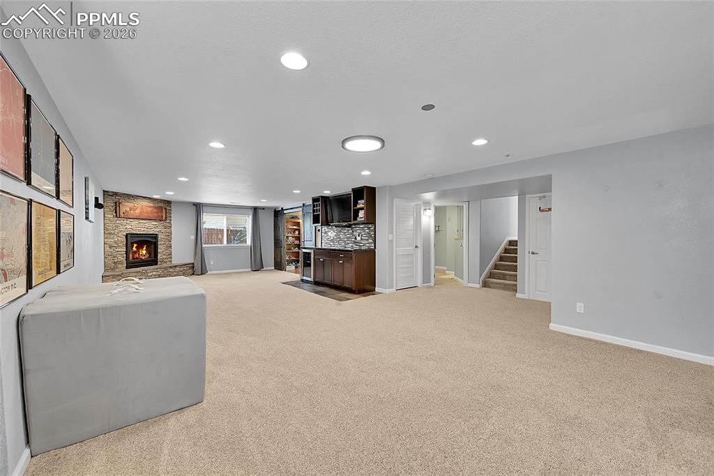 Image 25 of 44: Living Room