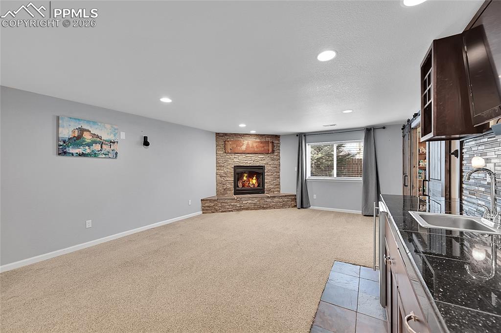 Image 26 of 44: Living Room