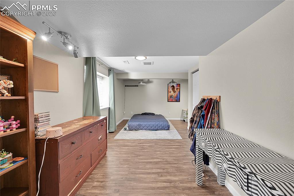 Image 28 of 44: Bedroom