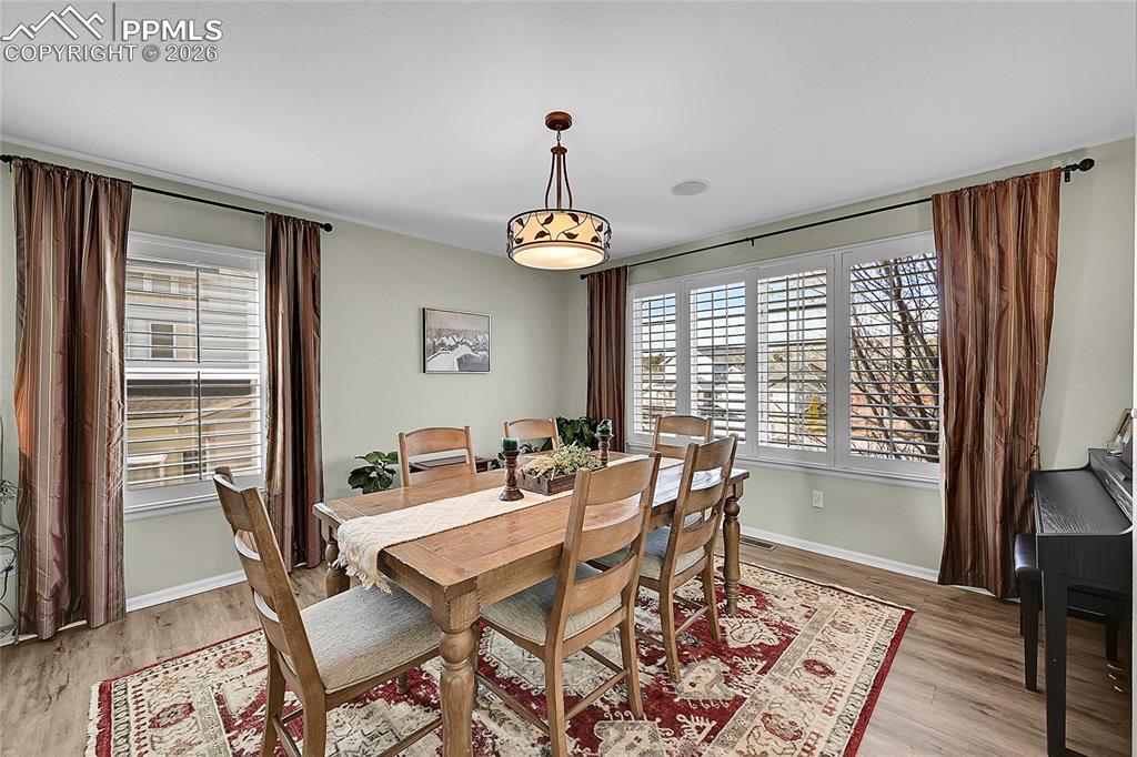 Image 4 of 44: Dining Area