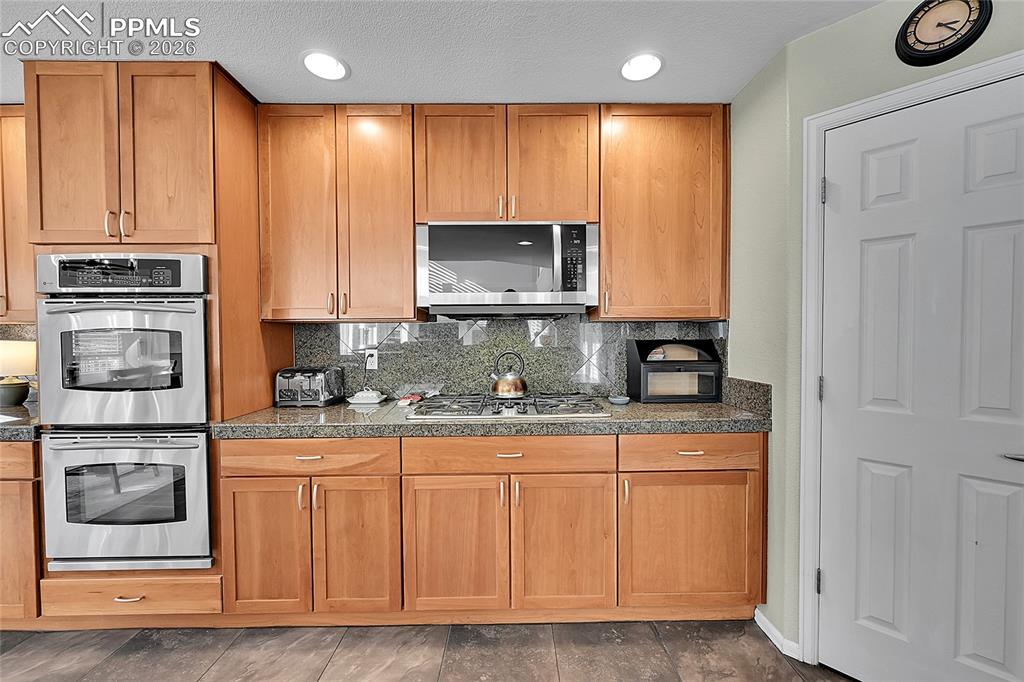 Image 9 of 44: Kitchen