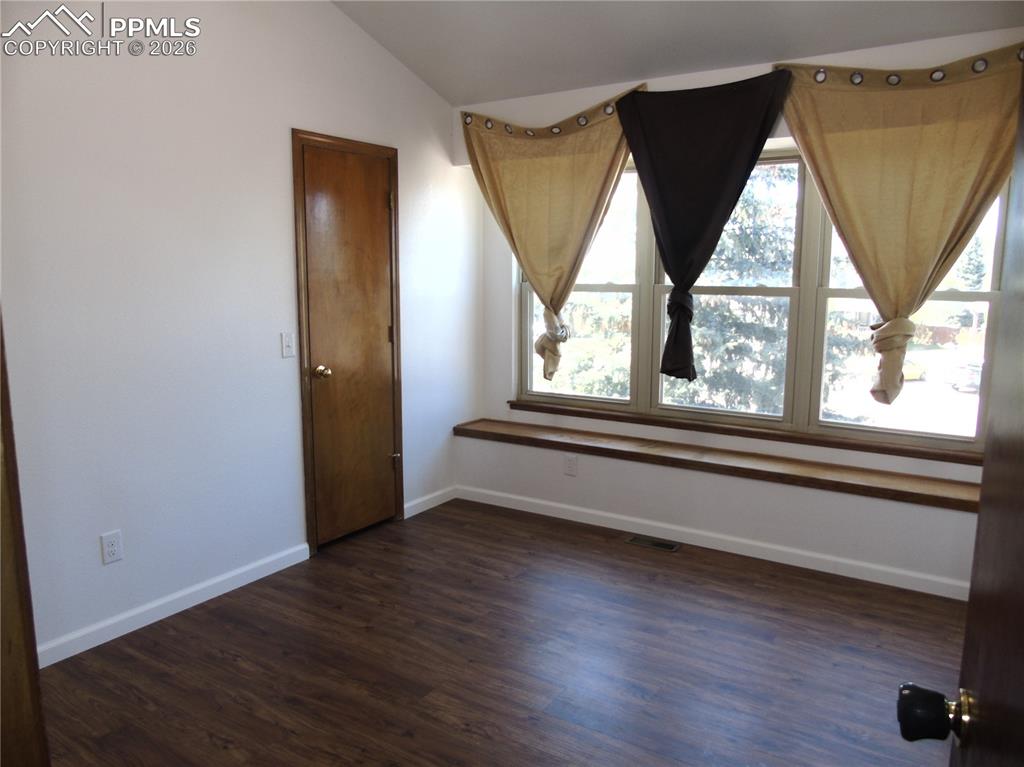 Image 29 of 47: Bedroom