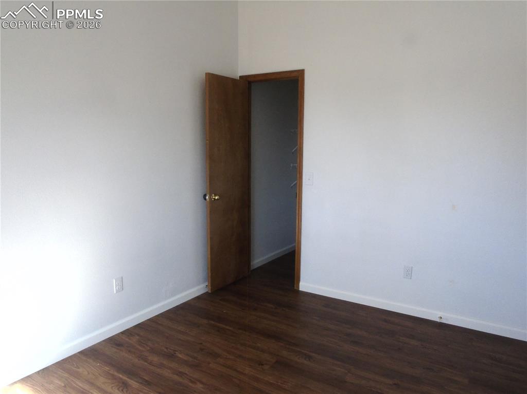 Image 31 of 47: Bedroom