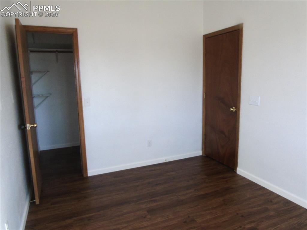 Image 32 of 47: Bedroom