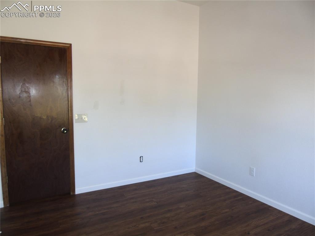 Image 34 of 47: Bedroom