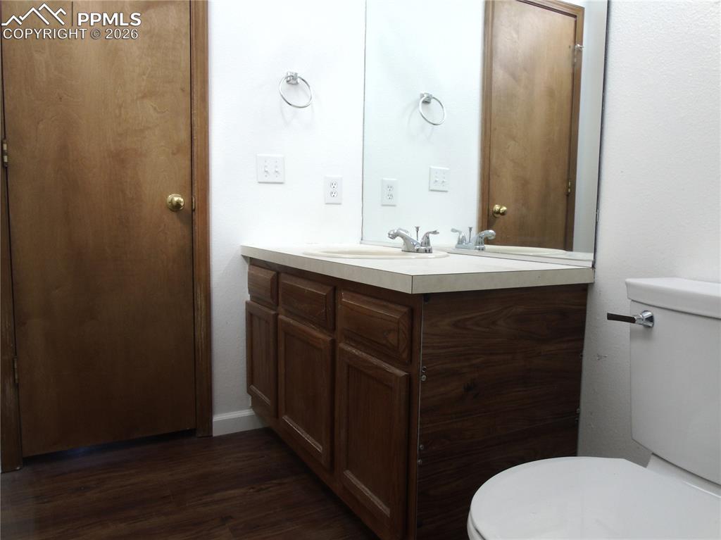 Image 37 of 47: Bathroom