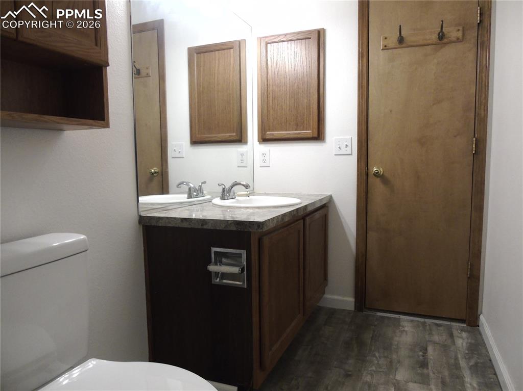 Image 40 of 47: Bathroom