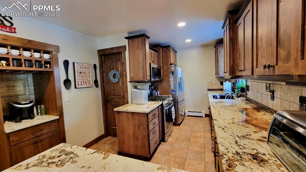 Image 36 of 50: Kitchen