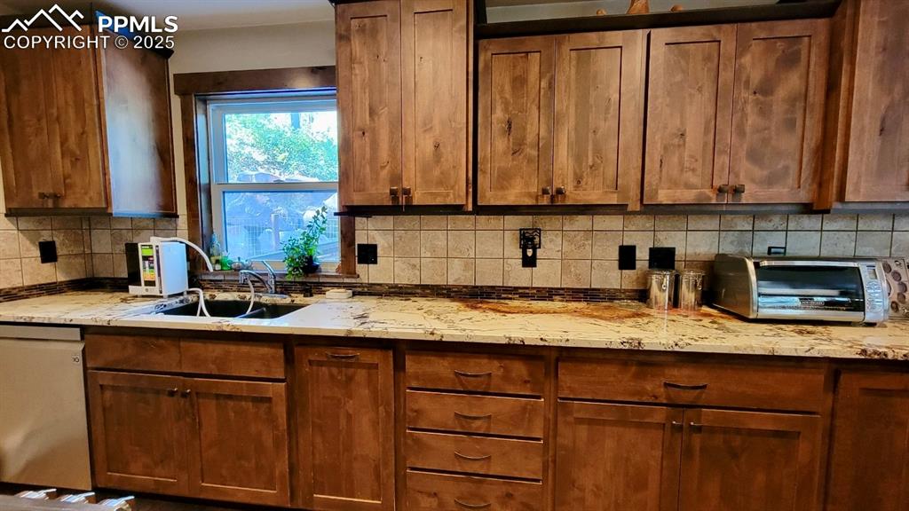 Image 38 of 50: Kitchen