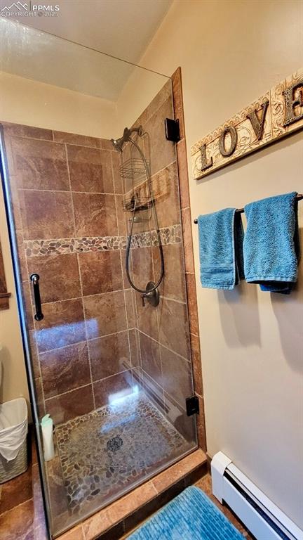 Image 40 of 50: Bathroom