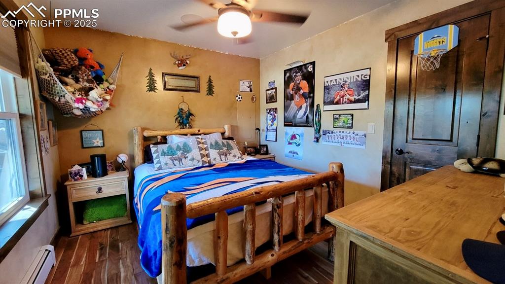 Image 41 of 50: Bedroom