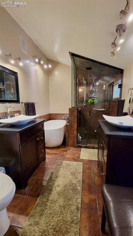 Image 44 of 50: Bathroom