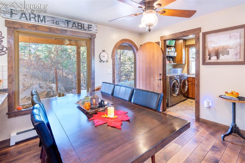 Image 8 of 50: Dining Area