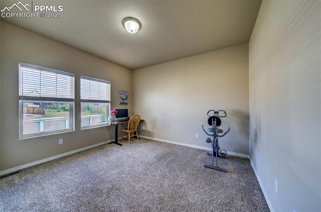 Image 15 of 46: Office Room/Bedroom