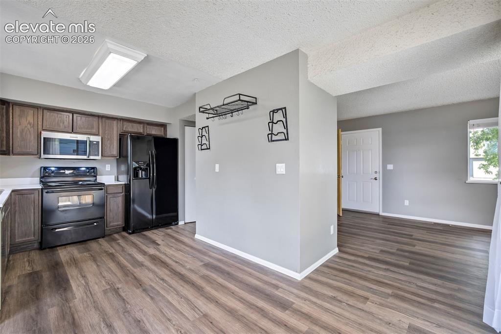 Image 10 of 49: Kitchen