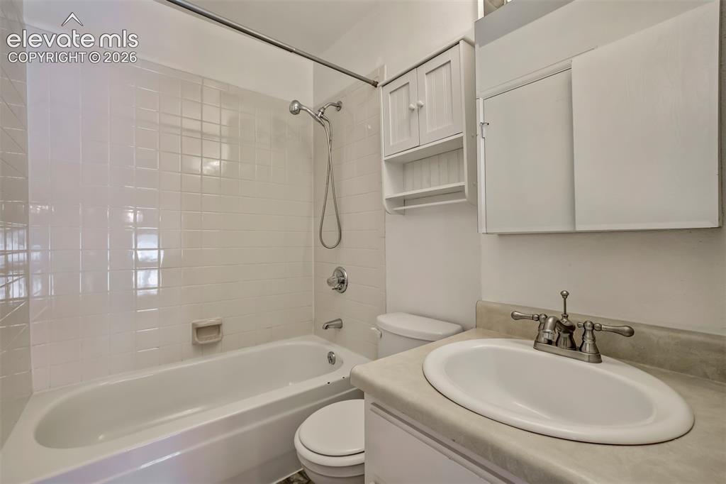 Image 20 of 49: Bathroom