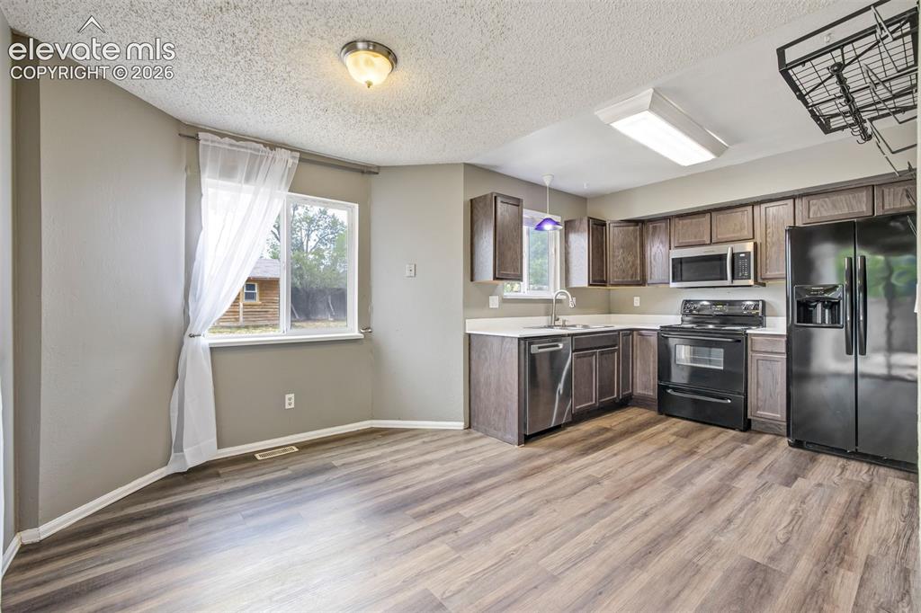 Image 8 of 49: Kitchen