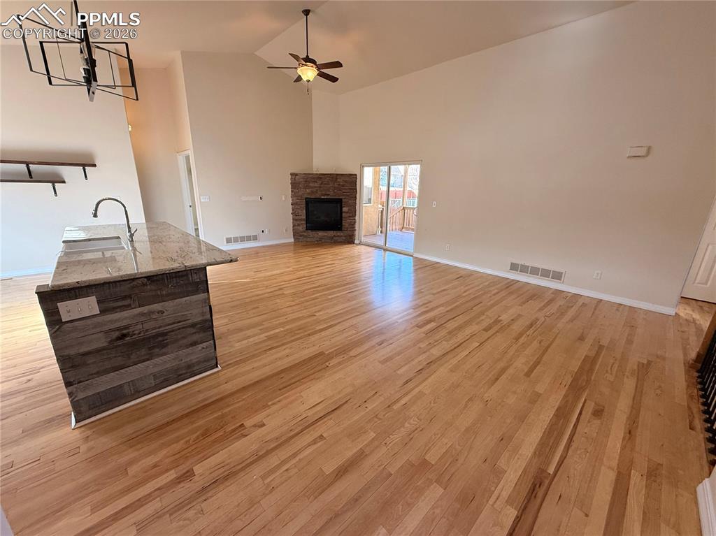 Image 15 of 50: Living Room