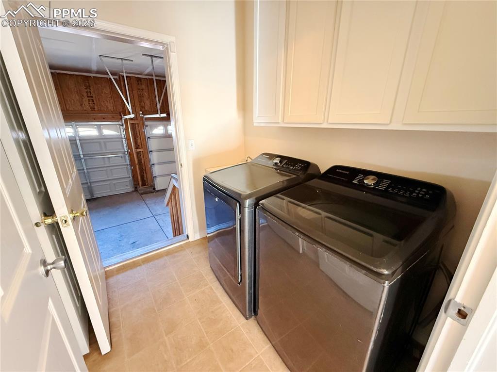 Image 20 of 50: Laundry