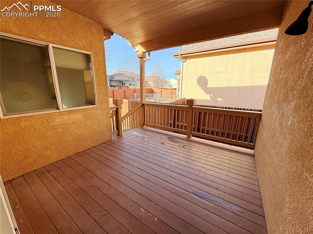 Image 24 of 50: Deck