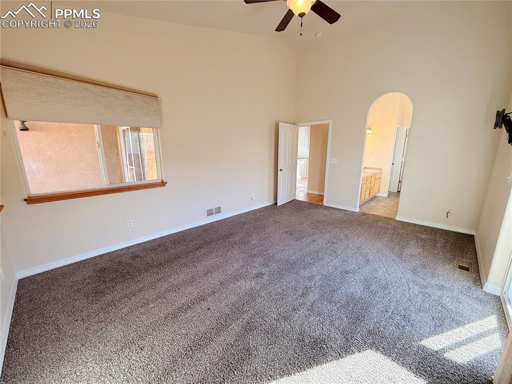 Image 30 of 50: Bedroom